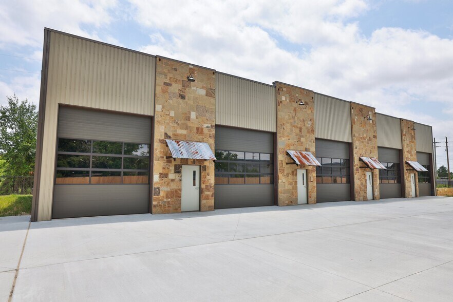 More Photos Of 17214 Huffmeister Rd, Cypress Showroom For Sale