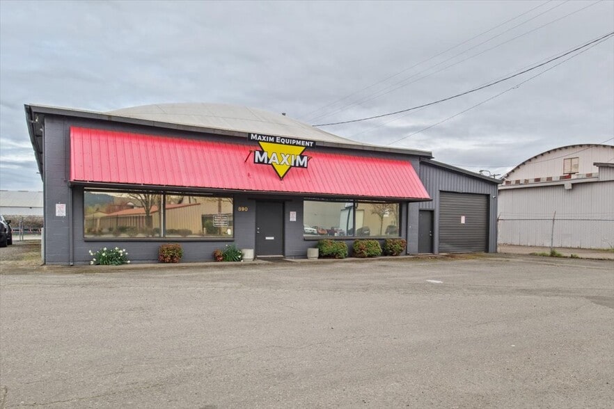 More Photos Of 890 N Main St, Independence Warehouse For Sale