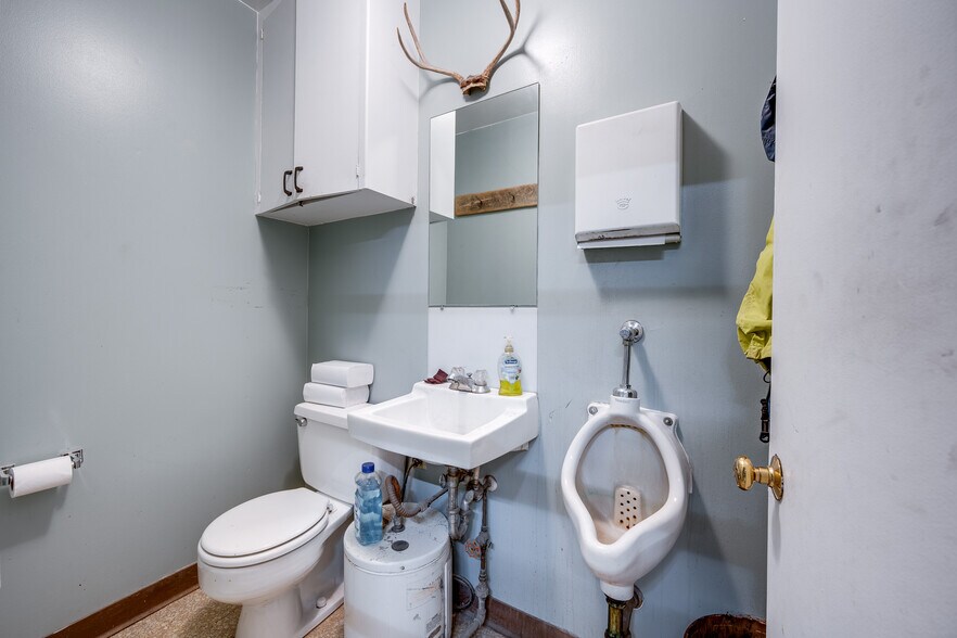 More Photos Of 195 S Grand Ave, Pullman Industrial For Sale