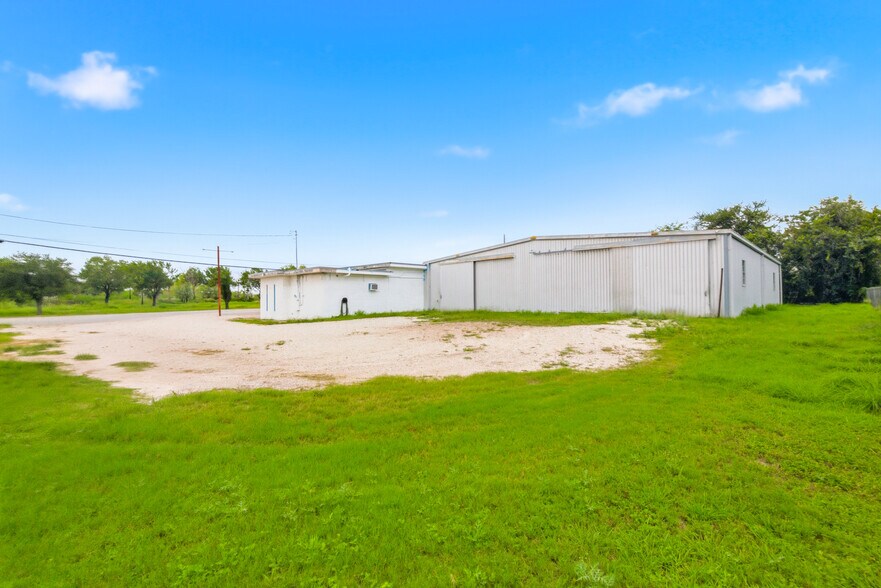 More Photos Of 4107 Port Lavaca Dr, Victoria Showroom For Sale
