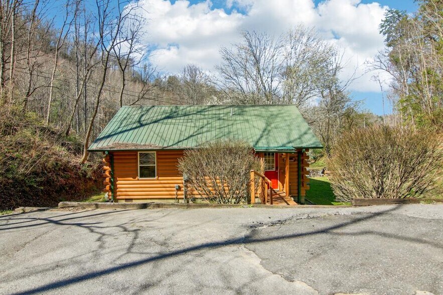 More Photos Of 33 Shepherds Creek rd, Bryson City Specialty For Sale