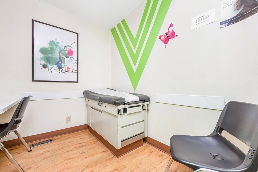 More Photos Of 2611 Corporal Kennedy St, Bayside Office For Sale