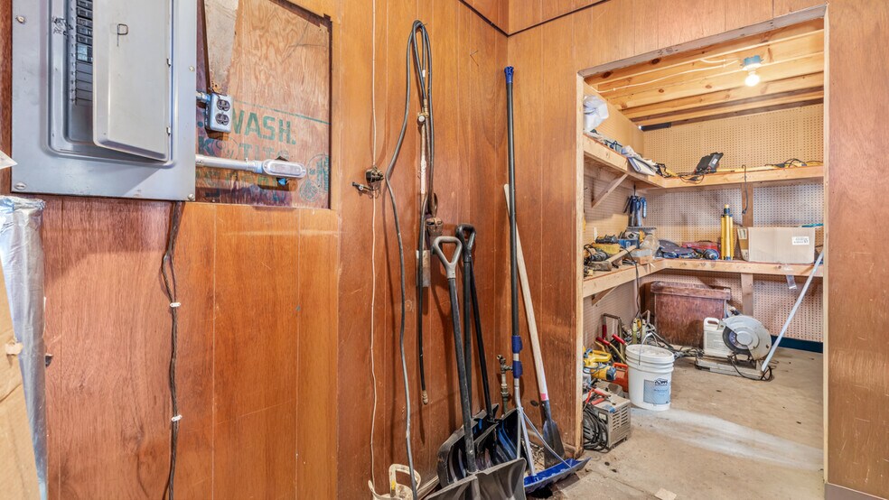 More Photos Of 1333 Jackson St, Iron Mountain Industrial For Sale