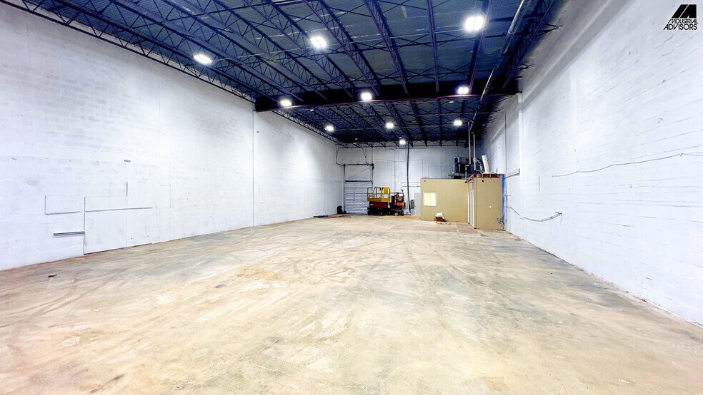 More Photos Of 7435 W 20th Ave, Hialeah Warehouse For Lease