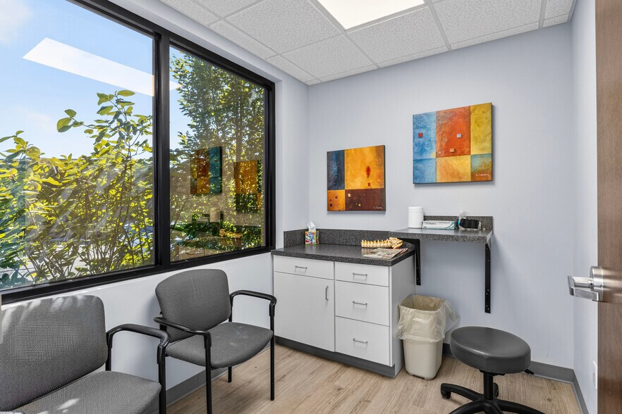 More Photos Of 160 Prosperous Pl, Lexington Medical For Sale