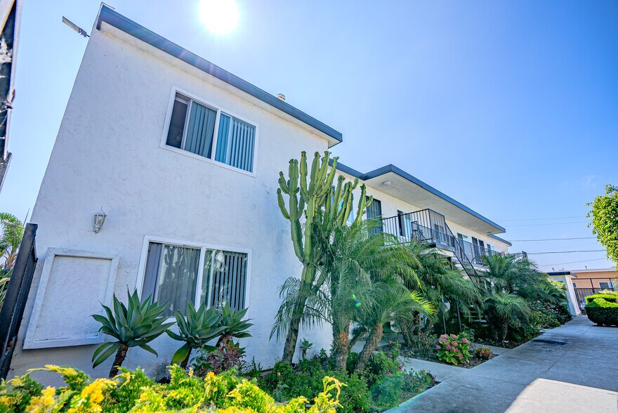 More Photos Of 725-727 Boulevard Ave, Imperial Beach Apartments For Sale