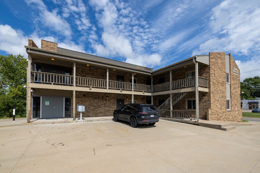 Primary Photo Of 11108 N Oak Tfwy, Kansas City Office For Lease