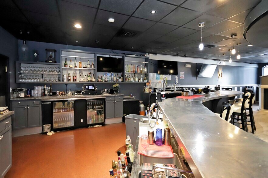 More Photos Of 1606-1610 Acushnet Ave, New Bedford Restaurant For Sale