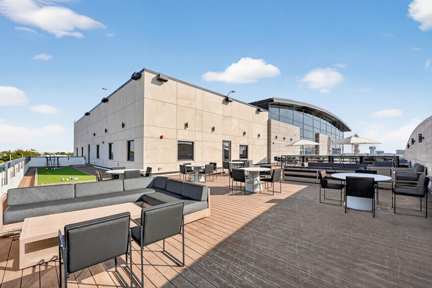 More Photos Of 15505 Wright Brothers Dr, Addison Office For Lease