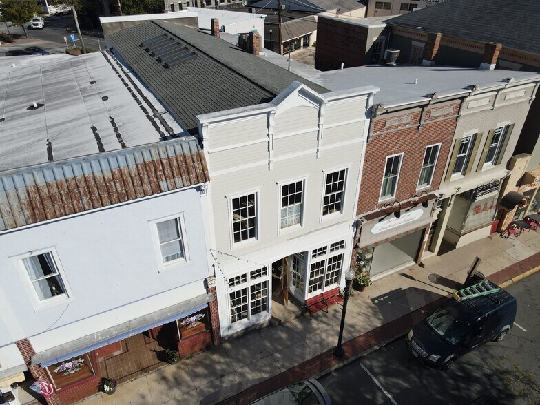 More Photos Of 513 Poplar St, Cambridge Storefront Retail Residential For Sale