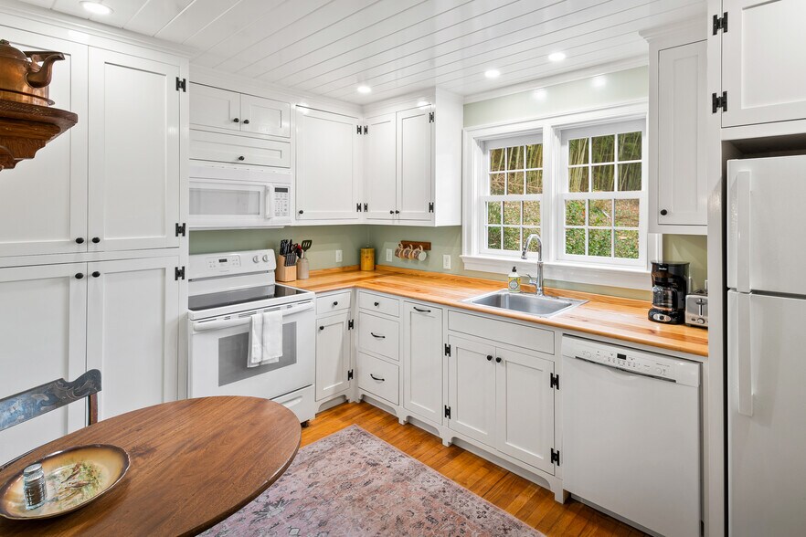 More Photos Of 3500 Sunset Lodge Ct, Charlottesville Hotel For Sale