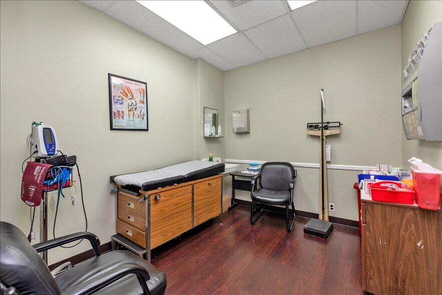 More Photos Of 1620 Front St, East Meadow Medical For Lease
