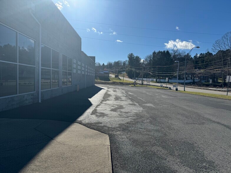 More Photos Of 29 Good Hope Pike, Clarksburg Freestanding For Lease