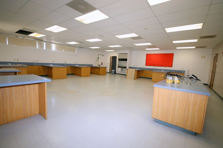 More Photos Of 3700 W Avenue L, Lancaster Schools For Lease