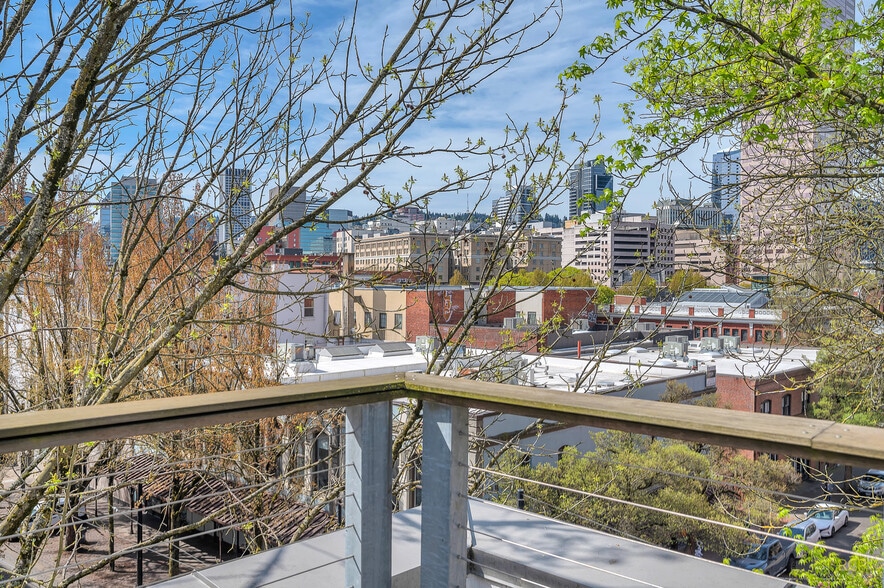 More Photos Of 75 NW Couch St, Portland Medical For Lease