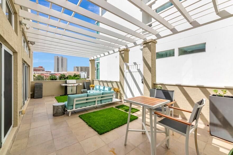 More Photos Of 1345 2nd St, Sarasota Office Residential For Sale