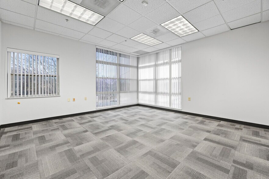 More Photos Of 4240 S Lees Summit Rd, Independence Office For Lease