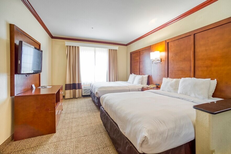 More Photos Of 3606 89th St, Galveston Hotel For Sale