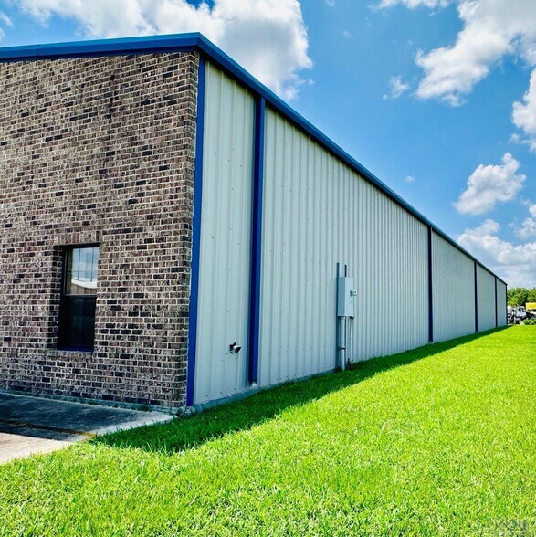 More Photos Of 188 Technology Ln, Gray Warehouse For Lease
