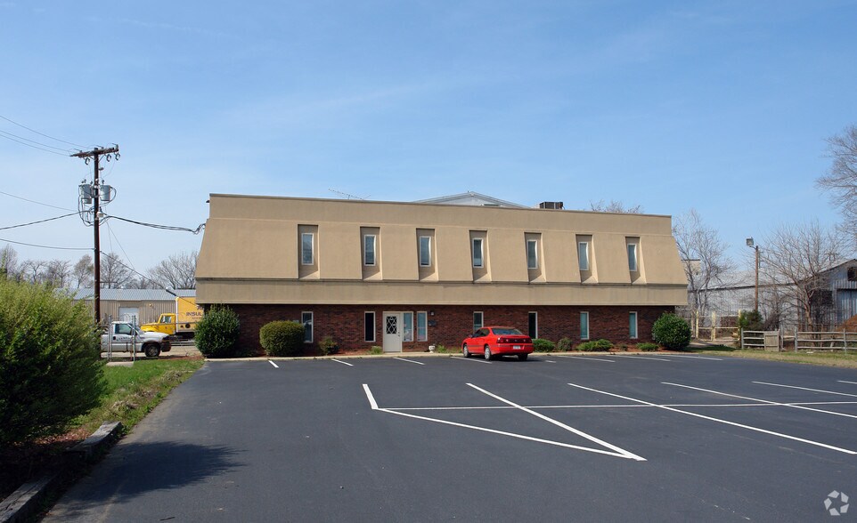 More Photos Of 1005 N Church St, Charlotte Warehouse For Lease