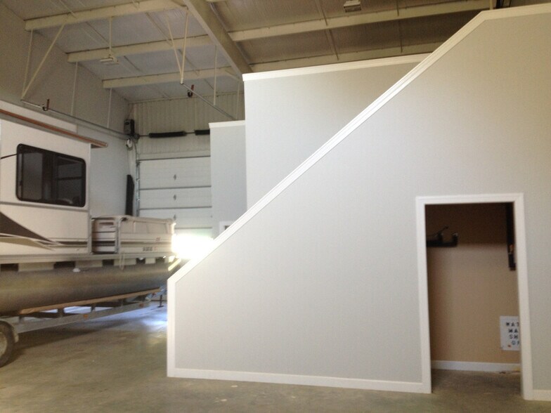 More Photos Of 133 Powhatan Springs Rd, Williamsburg Flex For Lease