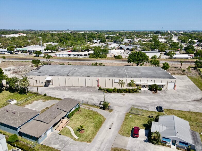 More Photos Of 1100 17th St, Vero Beach Warehouse For Lease