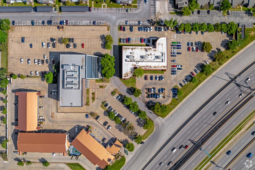 More Photos Of 8713 Airport Fwy, North Richland Hills Office For Lease