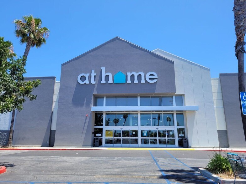 More Photos Of 2900 N Bellflower Blvd, Long Beach Unknown For Lease
