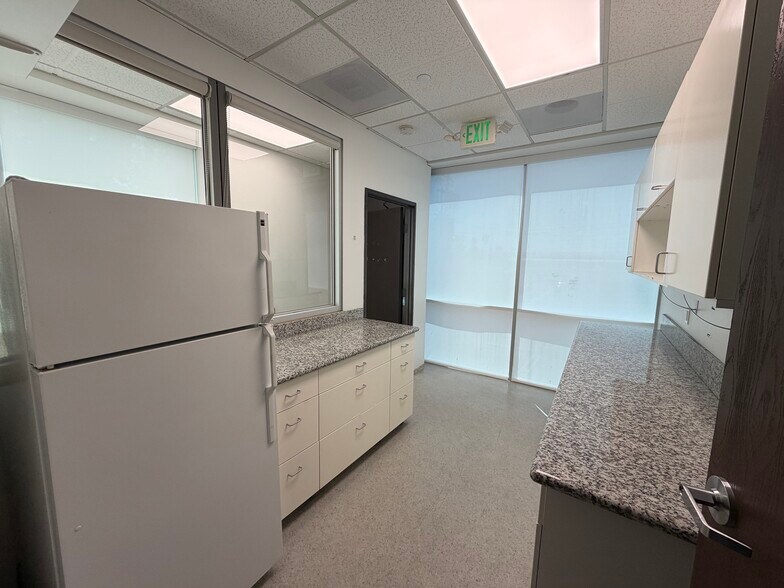 More Photos Of 13927 Saticoy St, Panorama City Movie Radio TVStudio For Lease
