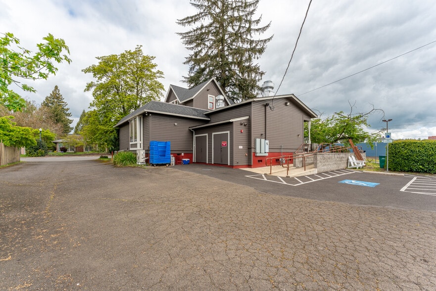 More Photos Of 115 N Washington St, Newberg Restaurant For Sale