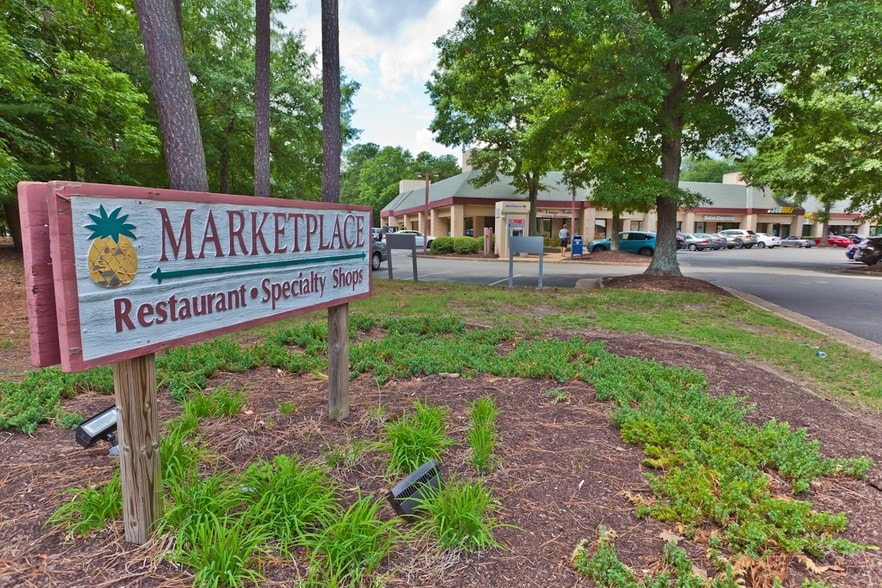 More Photos Of 240 McLaws Cir, Williamsburg General Retail For Lease