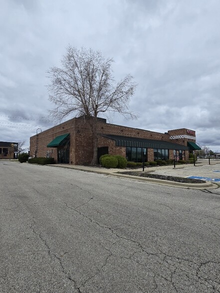 Primary Photo Of 927 S Route 51, Forsyth Restaurant For Sale