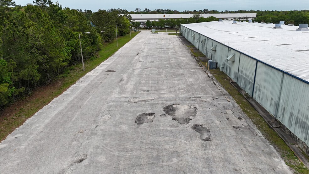 More Photos Of 9444-9446 Florida Mining Blvd E, Jacksonville Warehouse For Lease