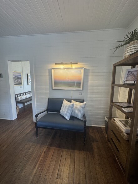 More Photos Of 20 Calhoun St, Bluffton Storefront Retail Residential For Lease