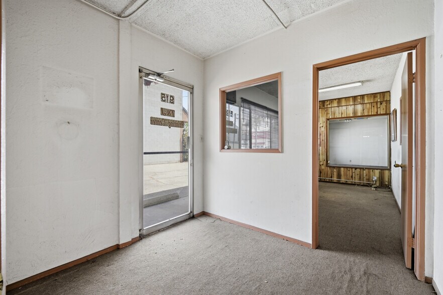 More Photos Of 915 W Olive Ave, Burbank Office For Sale