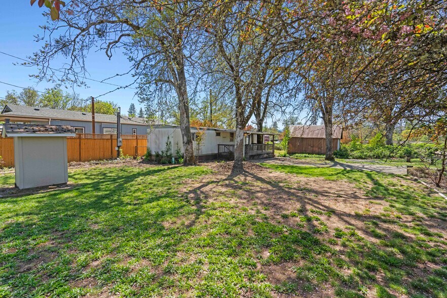 More Photos Of 387 Tavis Dr, Merlin Manufactured Housing Mobile Home Park For Sale