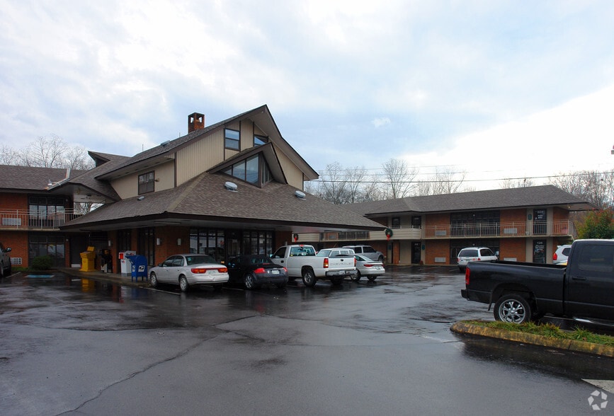 More Photos Of 400 Park Rd, Sevierville Office For Sale