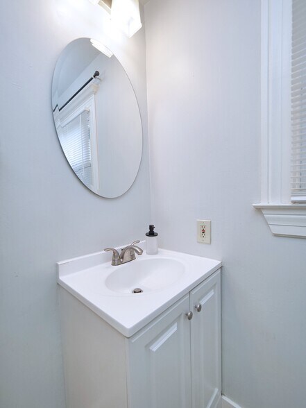 More Photos Of 1901-1903 H St, Sacramento Apartments For Sale