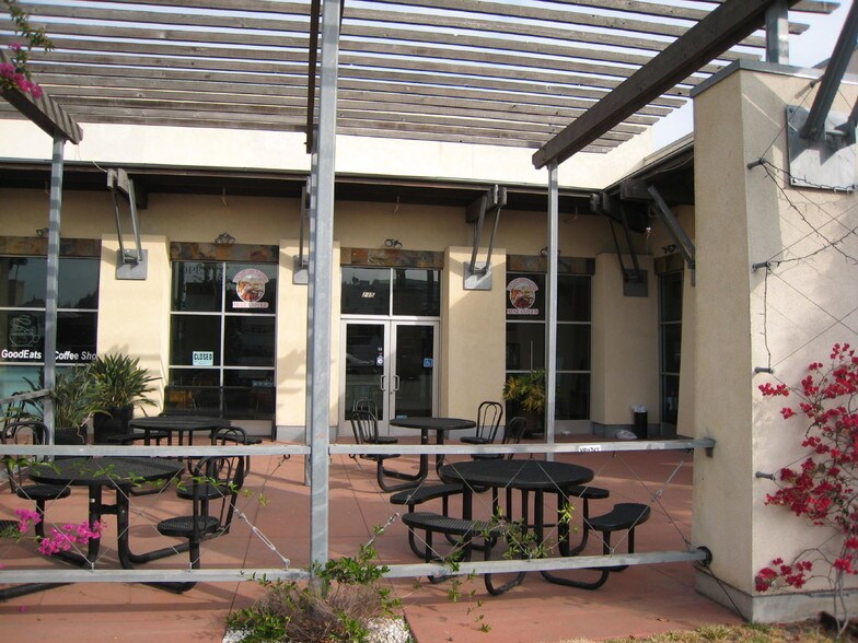 More Photos Of 213-217 W Winton Ave, Hayward Storefront For Lease