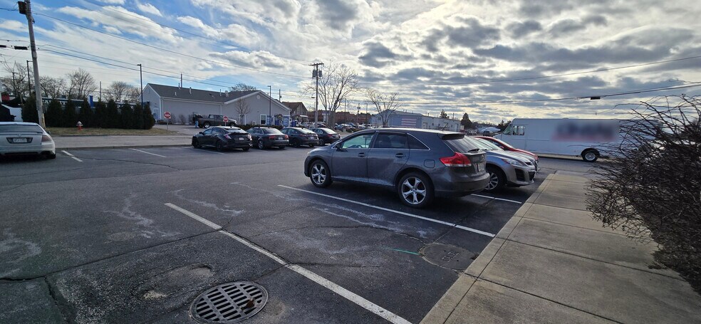 More Photos Of 36 Bellair Ave, Warwick Warehouse For Lease