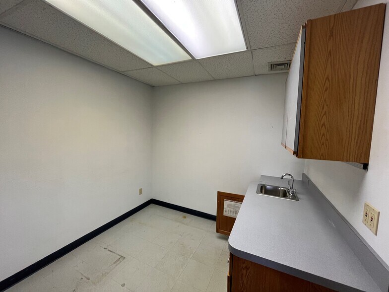 More Photos Of 27 Hospital Ave, Danbury Medical For Lease