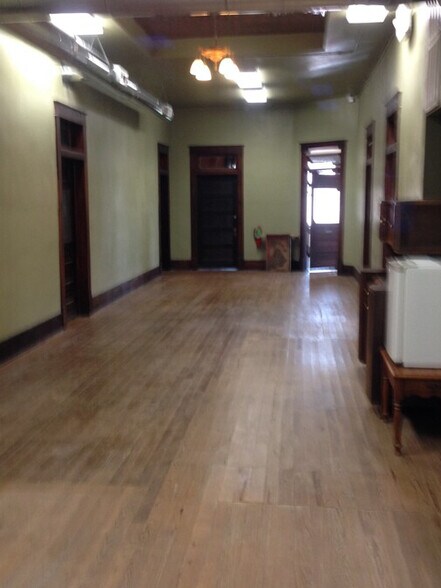 More Photos Of 105 E Alpine St, Siloam Springs Loft Creative Space For Lease