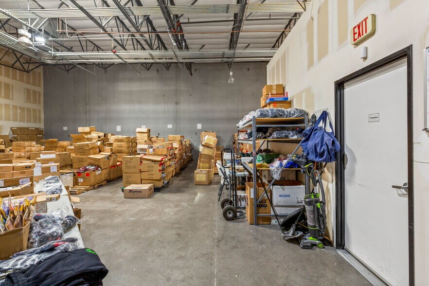 More Photos Of 4570 W Post Rd, Las Vegas Showroom For Lease