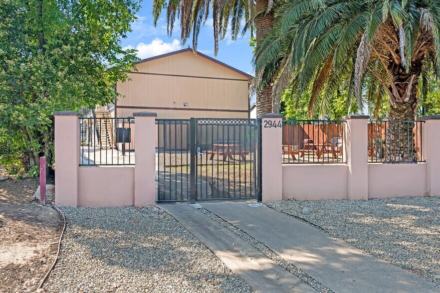 More Photos Of 2944 Del Paso Blvd, Sacramento Apartments For Sale