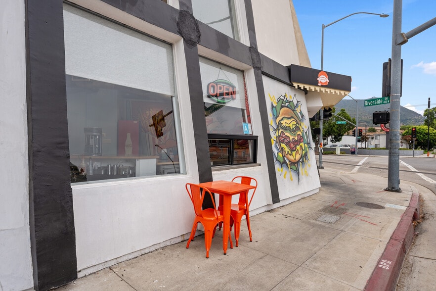 More Photos Of 4017 W Riverside Dr, Burbank Storefront Retail Office For Lease