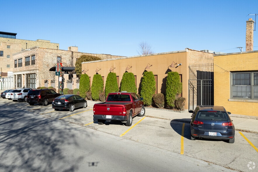 More Photos Of 4515 N Ravenswood Ave, Chicago Loft Creative Space For Sale