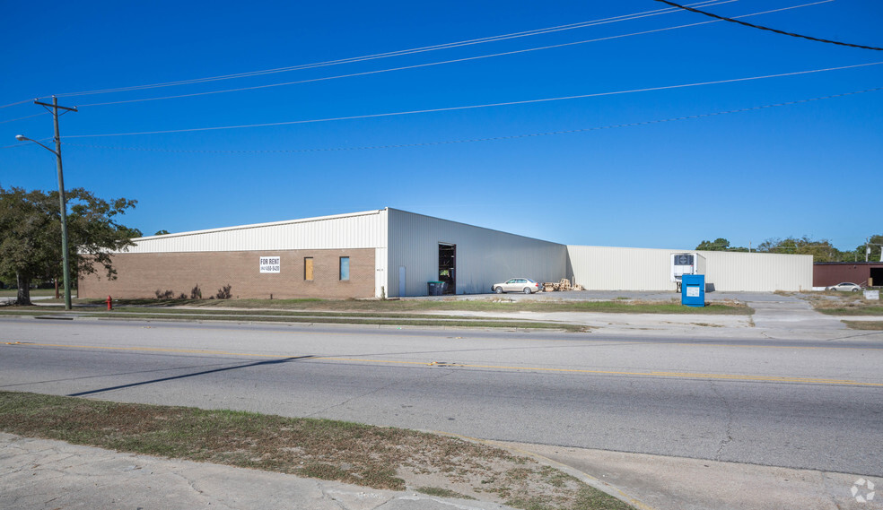 Primary Photo Of 4615 Broad St, Loris Distribution For Lease