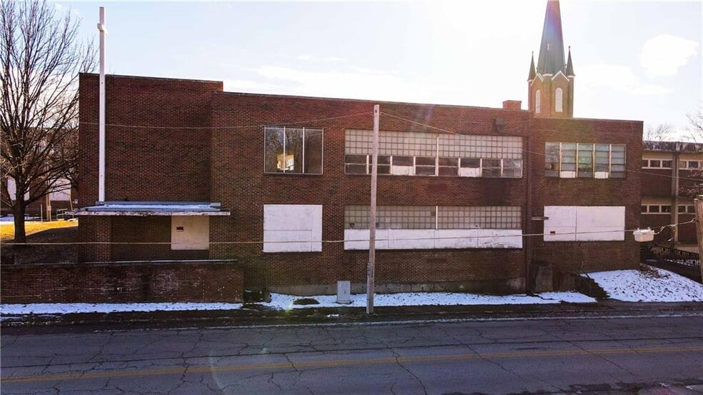 More Photos Of 622 N Main St, Independence Schools For Sale