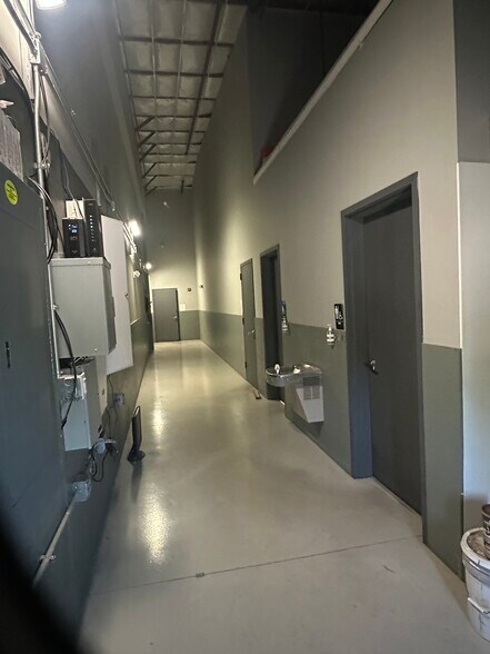 More Photos Of 16 High St, Plainville Service For Lease