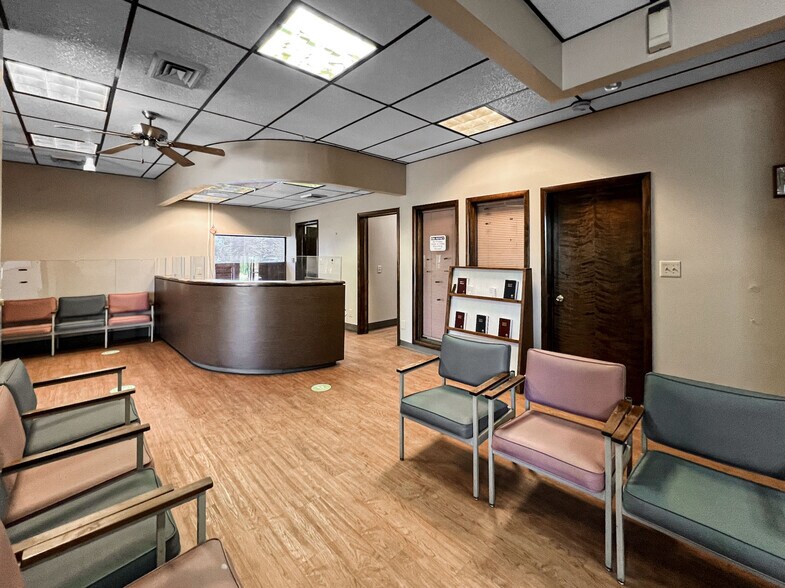 More Photos Of 119 W Lowman St, Mullins Medical For Sale